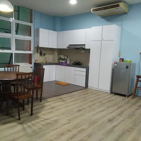 Xenia Homestay كوشنج المظهر الخارجي الصورة